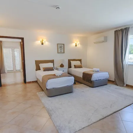 Ursa By Algarve Holidays فيلة